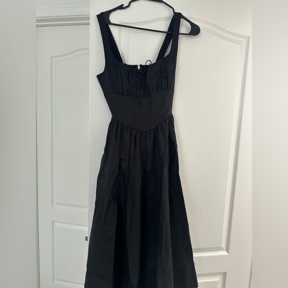 Reformation Petites Balia Black Linen Midi Dress
New with tags 
Size 4 Petite